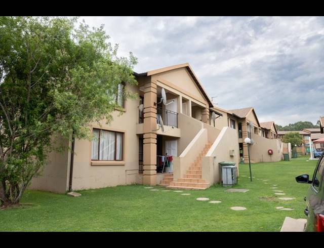 2 BEDROOM TOWNHOUSE FOR SALE IN MEREDALE